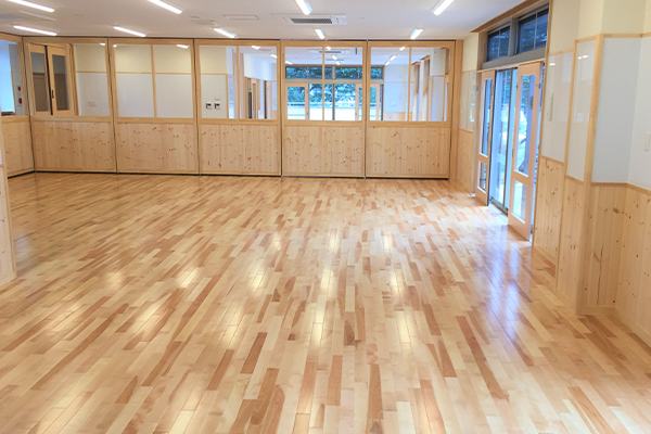 施工例 1(保育園 置床+フローリング)
